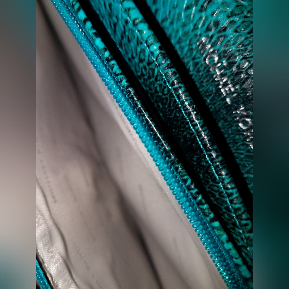 Michael Kors Tile Blue Python Embossed NWOT Crossbody Purse - Picture 16 of 16